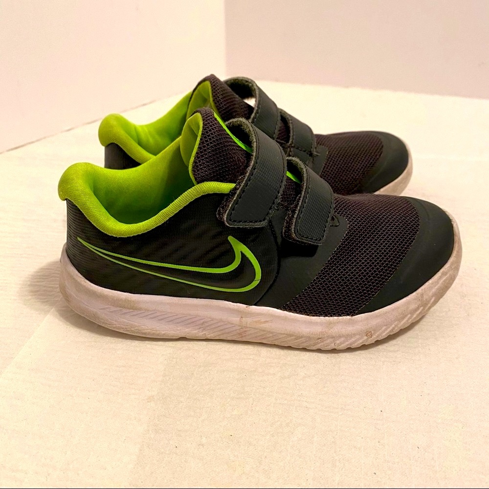 Nike Unisex Child Star Runner 2 Toddler sneaker